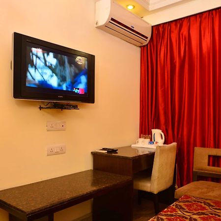 Hotel Shanti Palace West Patel Nagar Nuova Delhi Esterno foto